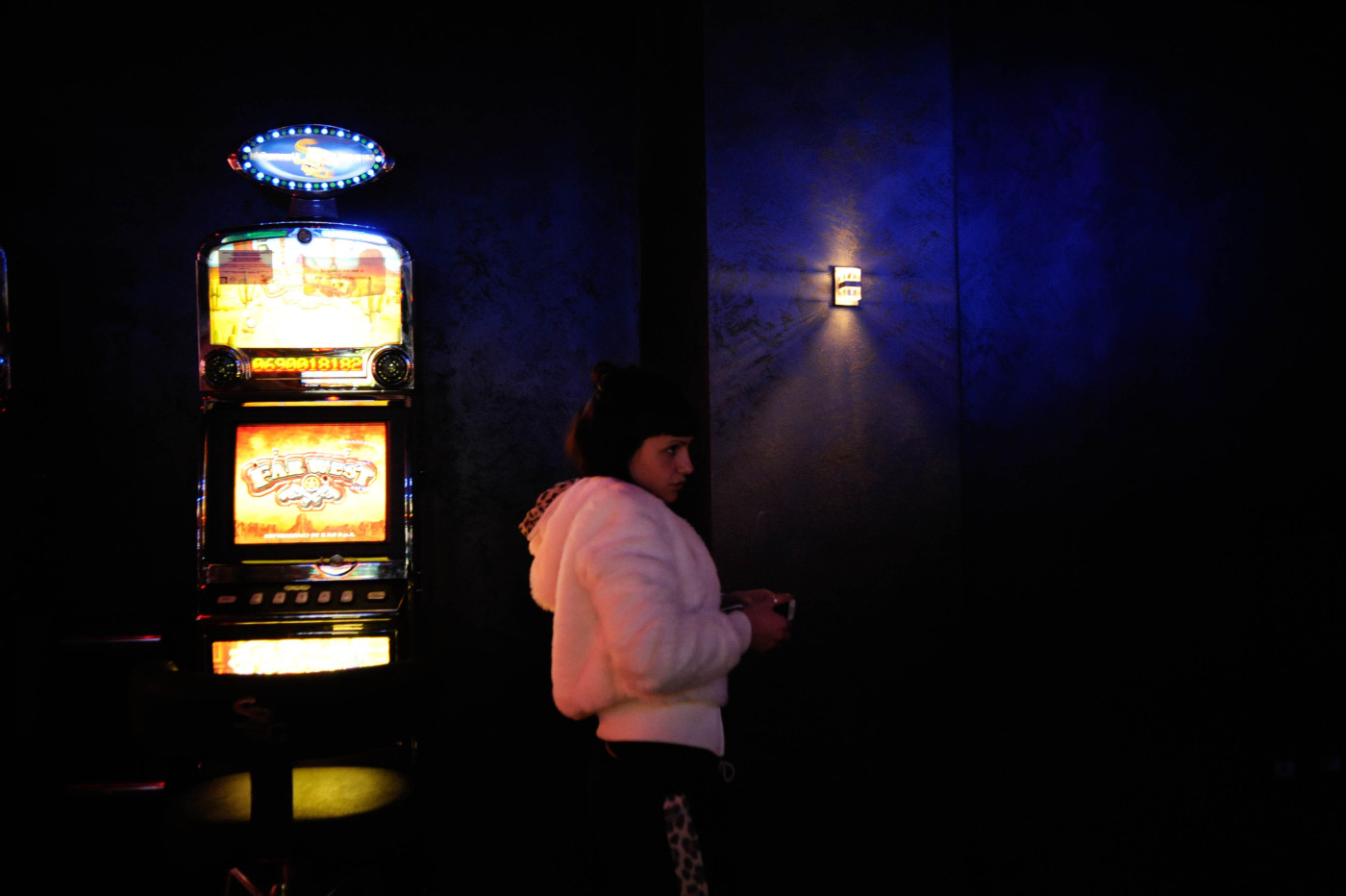 ragazza con slot machine